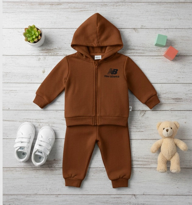 Ensemble bébé confortable avec sweat à capuche et pantalon – Style sport chic